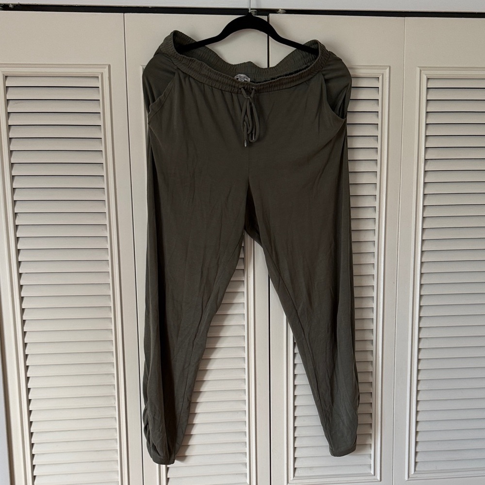Splendid Women’s Joggers in Sage
